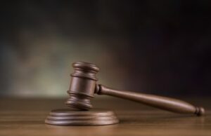 У посадовиці митниці держава відібрала квартиру у Львові, отриману як “подарунок” від матері