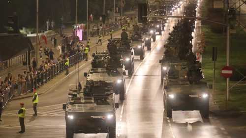 Військовий парад у Польщі: продемонструють найбільшу армію у Європі | INFBusiness