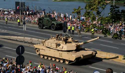 У Варшаві пройшов найбільший військовий парад за останні 30 років | INFBusiness