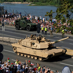 У Варшаві пройшов найбільший військовий парад за останні 30 років | INFBusiness