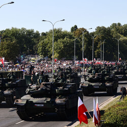 У Варшаві пройшов найбільший військовий парад за останні 30 років | INFBusiness