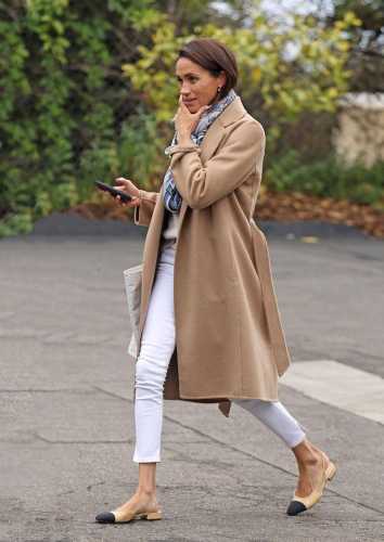 Чому Меган Маркл у спеку носить вовняне пальто? | INFBusiness