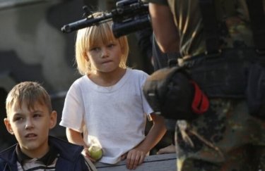 Окупанти продовжують вивозити українських дітей до РФ | INFBusiness