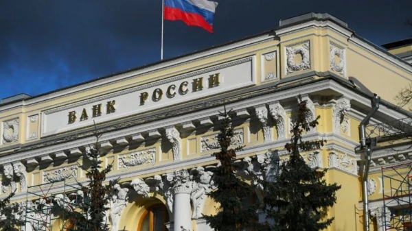 Економіка Кремля починає відновлюватися після санкцій, проте рубль йде на дно - Bloomberg | INFBusiness