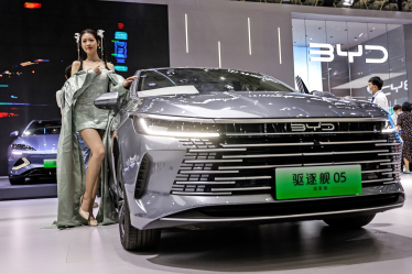 BYD, китайський виробник електромобілів, сьогодні становить загрозу існуванню традиційних автовиробників Німеччини, Франції, США і Японії, а колись це була збиткова державна компанія. /Getty Images