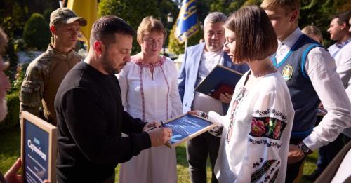 Зеленський зустрівся з вчителями та переможцями учнівських олімпіад | INFBusiness