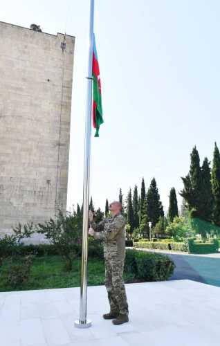Президент Алієв підняв прапор Азербайджану в Нагірному Карабаху | INFBusiness