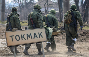 Паніки немає: росіяни почали евакуйовуватися з Токмака