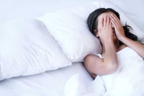 Чому люди здригаються уві сні: кілька важливих сигналів від організму | INFBusiness