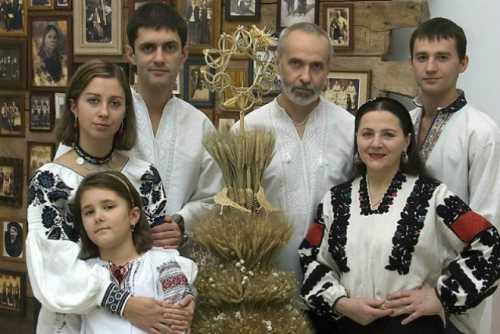 Як зараз живе 48-річний син Ніни Матвієнко, який став ченцем ще 15 років тому | INFBusiness