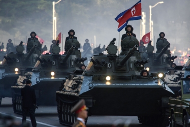 Броньовані машини під час військового параду на площі Кім Ір Сена в Пхеньяні, 10 жовтня 2015 року. /Getty Images