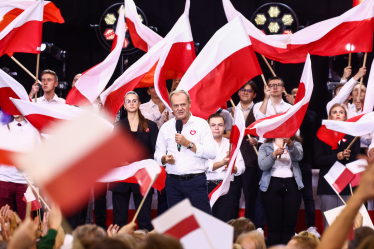 Дональд Туск, лідер опозиційного альянсу «Громадянська платформа», виступає під час виборчого з’їзду в Катовіце, Польща, 12 жовтня 2023 року.