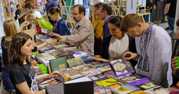 Українські книги купують удвічі більше. Найпопулярніші – Ілларіон Павлюк, Софія Андрухович, Дара Корній. Які гроші це приносить видавцям | INFBusiness