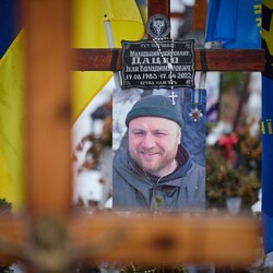 Зеленський у Львові вшанував пам'ять загиблих українських воїнів | INFBusiness