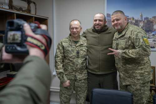 Умєров та Залужний особисто привітали Сирського з Днем Сухопутних військ | INFBusiness