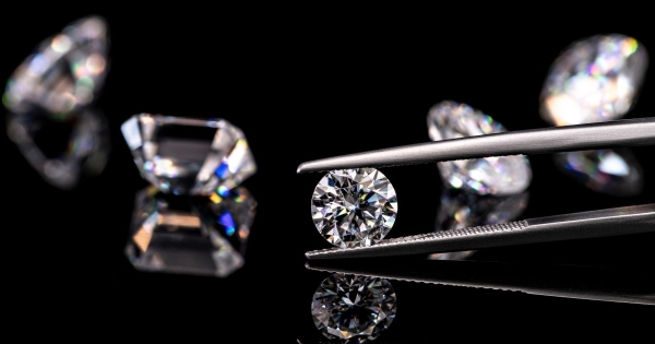 ЄС і США готуються заборонити поставки алмазів з Росії. Скільки вона через це втратить | INFBusiness