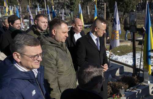 Єрмак та Кулеба в Ужгороді зустрілись з главою МЗС Угорщини Сійярто | INFBusiness