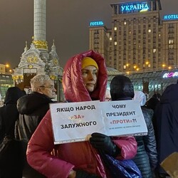 У центрі Києва протестувальники вимагають повернути Залужного | INFBusiness