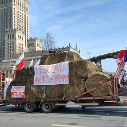 У центрі Варшави фермери вийшли на протест | INFBusiness