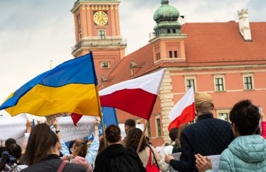 Українці в Польщі можуть отримати юридичну допомогу через чат-бот | INFBusiness