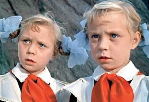 Неказкова доля близнят Олі і Яло, що зіграли в улюбленому фільмі «Королівство кривих дзеркал» | INFBusiness