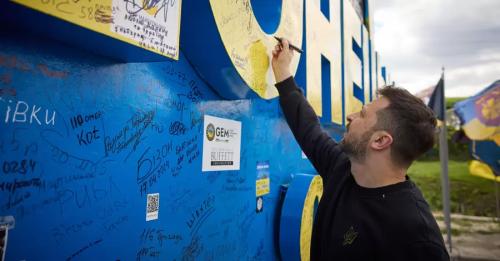 Зеленський розписався на стелі у Донецькій області, яку зафарбували | INFBusiness