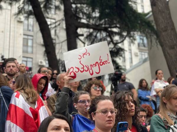 Біля парламенту Грузії проходить акція протесту проти закону «про іноагентів» | INFBusiness