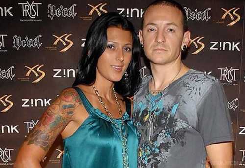 Вдова соліста Linkin Park Честера Беннингтона вперше відверто розповіла про самогубство чоловіка