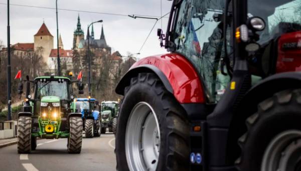 Чеські фермери скасували акцію протесту після замаху на словацького прем’єра