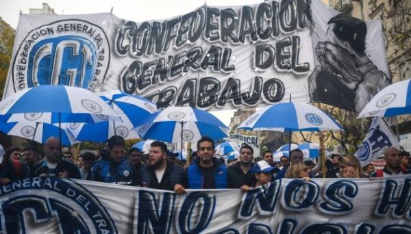 В Аргентині страйкують через реформи президента – зупинився транспорт, не працюють магазини