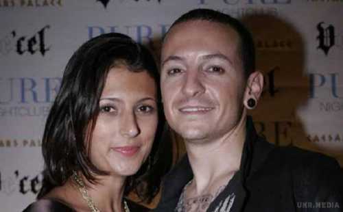 Вдова соліста Linkin Park Честера Беннингтона вперше відверто розповіла про самогубство чоловіка | INFBusiness