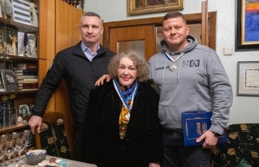 Валерій Залужний та Ліна Костенко стали “Почесними громадянами Києва”…