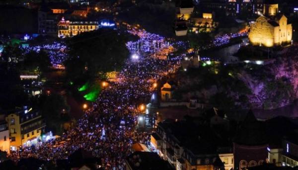 В антиурядовому протесті у Грузії взяли участь щонайменше 200 тисяч людей | INFBusiness