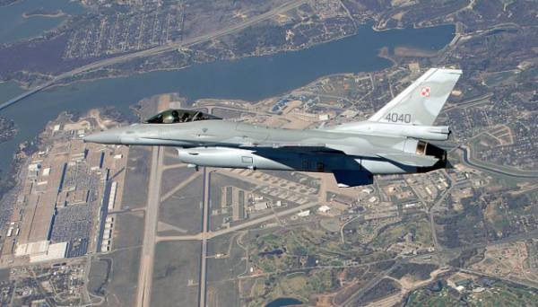 Польські F-16 двічі за останні дні перехоплювали літак-розвідник РФ над Балтійським морем | INFBusiness