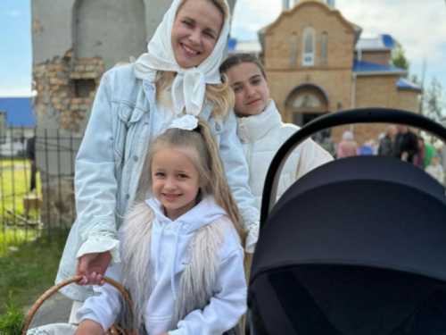 Лілія Ребрик охрестила молодшу доньку Аделіну та поділилася сімейними кадрами | INFBusiness