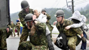 В Японії 200 тисяч людей змушені евакуюватися через повені та зсуви | INFBusiness