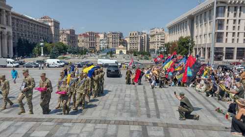 На Майдані попрощалися з командиром батальйону ОУН Миколою Коханівським | INFBusiness