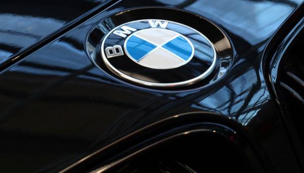 BMW відкликає майже 300 тисяч позашляховиків
