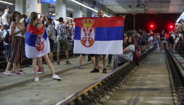 У Белграді десятки тисяч людей протестували проти видобутку літію | INFBusiness