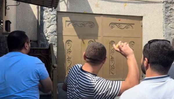 Посольство Білорусі в Єревані закидали яйцями, помідорами та картоплею після заяв Лукашенка | INFBusiness