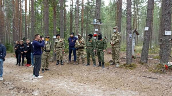 У Росії в урочищі Сандармох люди в камуфляжі намагались зірвати жалобні заходи | INFBusiness