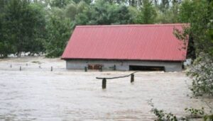 У Польщі повінь забрала життя вже другої людини, триває евакуація | INFBusiness