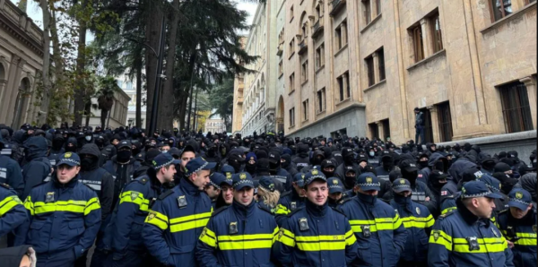 У Грузії - акція проти першого засідання парламенту, багато поліції та водометів | INFBusiness