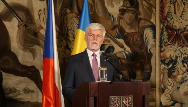 Президент Чехії дозволив 60 громадянам воювати на боці України | INFBusiness