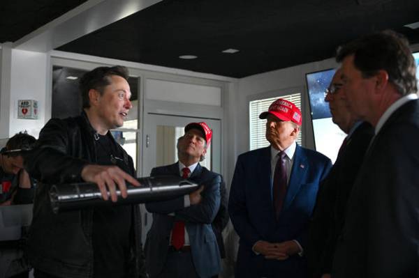 Трамп спостерігав за запуском надважкого космічного корабля компанії Маска | INFBusiness