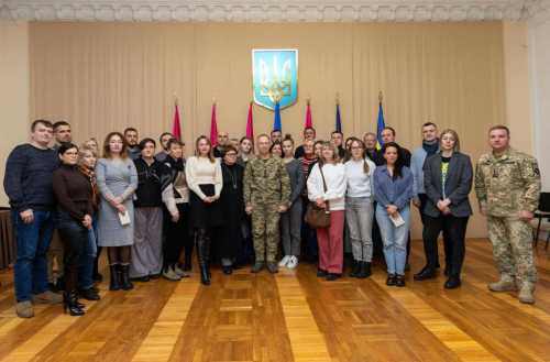 Сирський зустрівся з військовими блогерами – серед присутніх були Сазонов та Золкін | INFBusiness