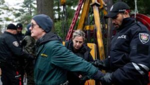 Активісти Greenpeace заблокували резиденцію лідера канадської опозиції | INFBusiness