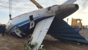 Авіатроща у Казахстані: на борту було 67 людей, попередньо вижили – 28