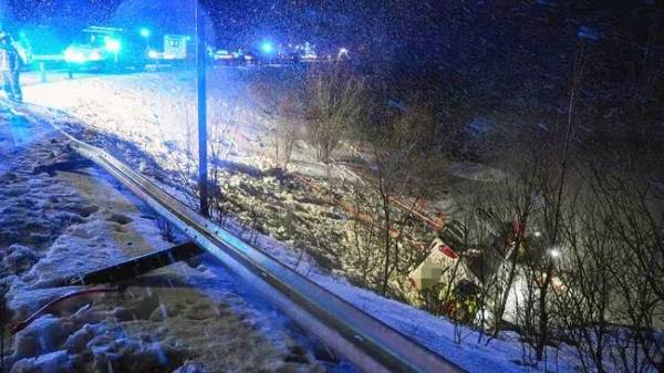 У Норвегії з’їхав в озеро автобус з іноземцями, є загиблі й постраждалі | INFBusiness