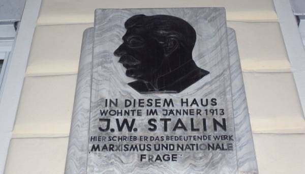 У Відні розглянуть можливість демонтажу меморіальної дошки Сталіну | INFBusiness